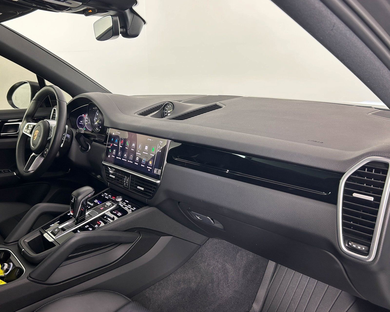 Used 2023 Porsche Cayenne Coupe image 23