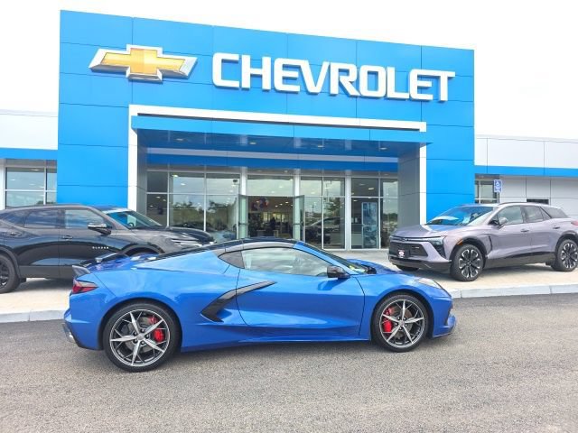 Used 2022 Chevrolet Corvette Stingray Preferred Cpe w/ Z51 Performance Package RWD image 2