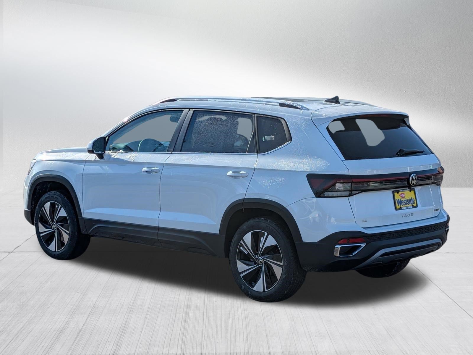 New 2026 Volkswagen Taos SE AWD/4WD image 2