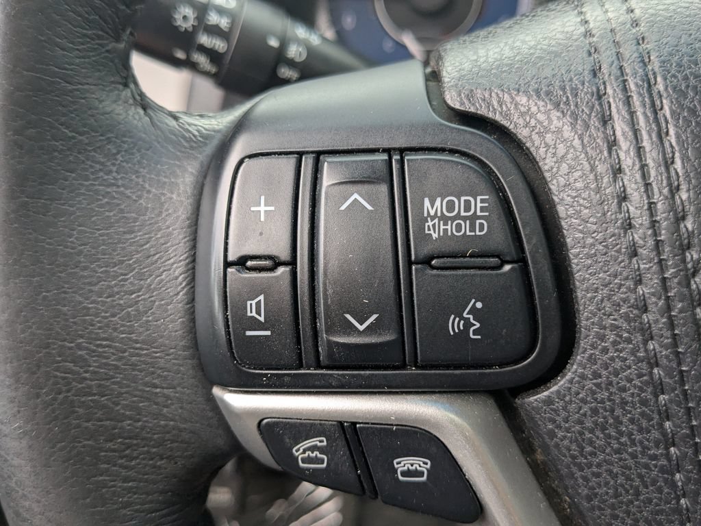 Used 2017 Toyota Sienna XLE w/ XLE Navigation Package FWD image 13