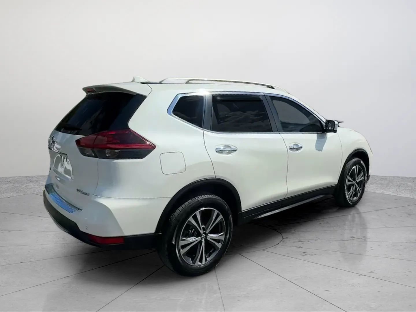 Used 2019 Nissan Rogue SV w/ Premium Package AWD/4WD image 5