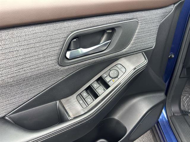 Used 2023 Nissan Rogue SV image 16