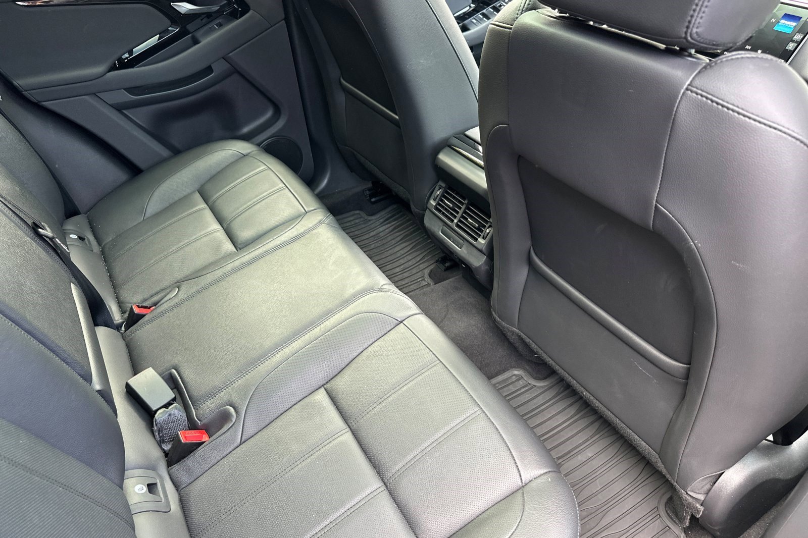 Used 2024 Land Rover Range Rover Evoque Dynamic SE image 30