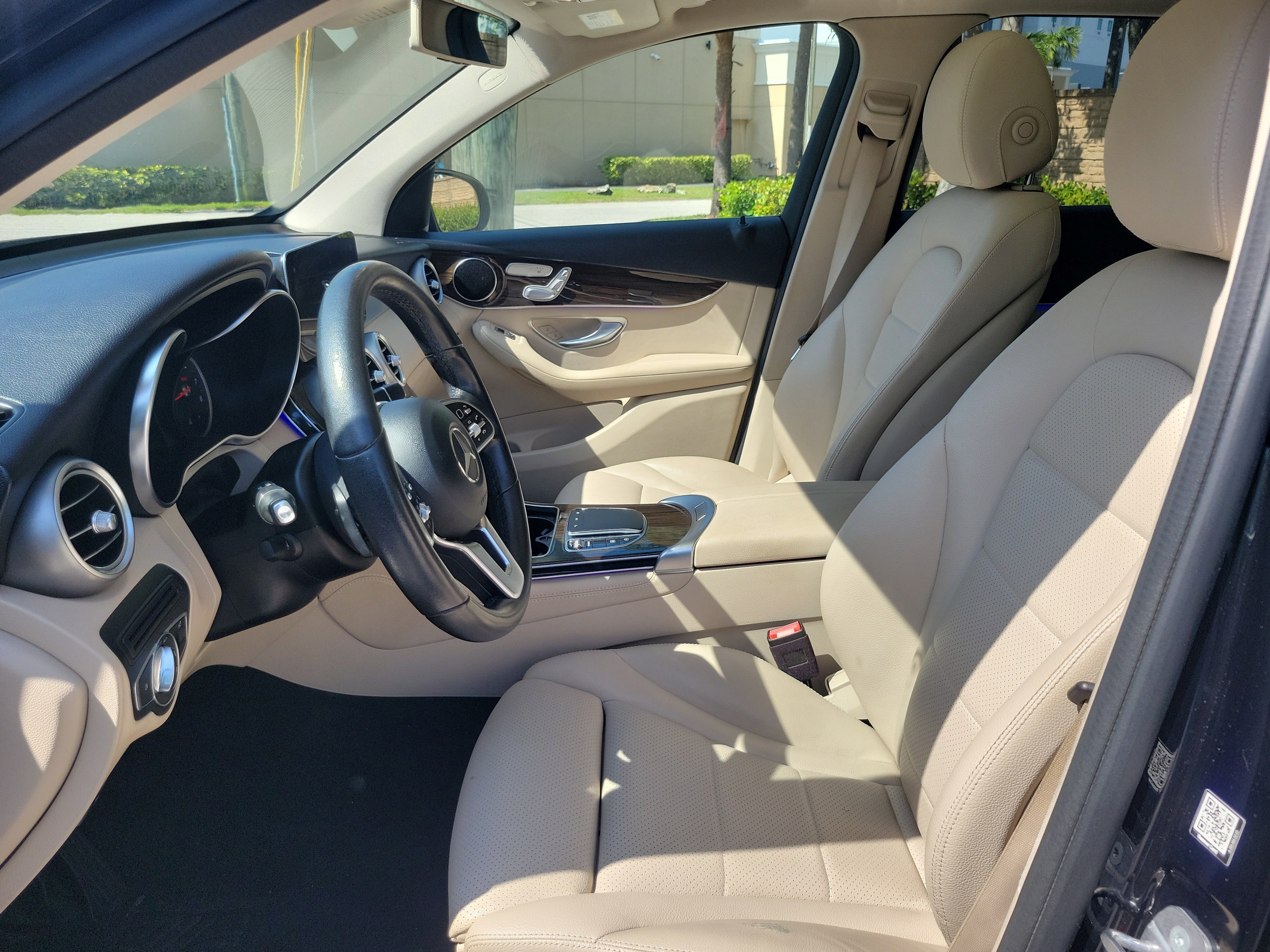 Used 2020 Mercedes-Benz GLC 300 w/ Premium Package image 18
