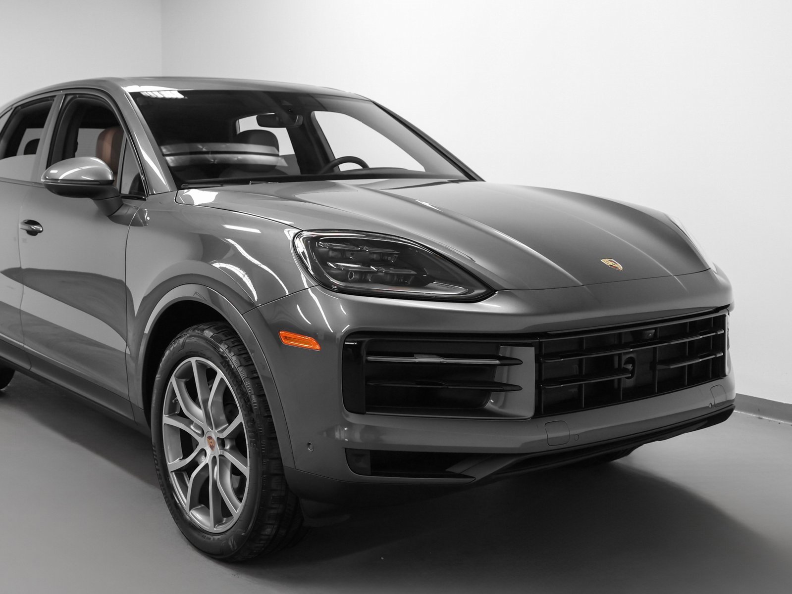 Used 2025 Porsche Cayenne image 9
