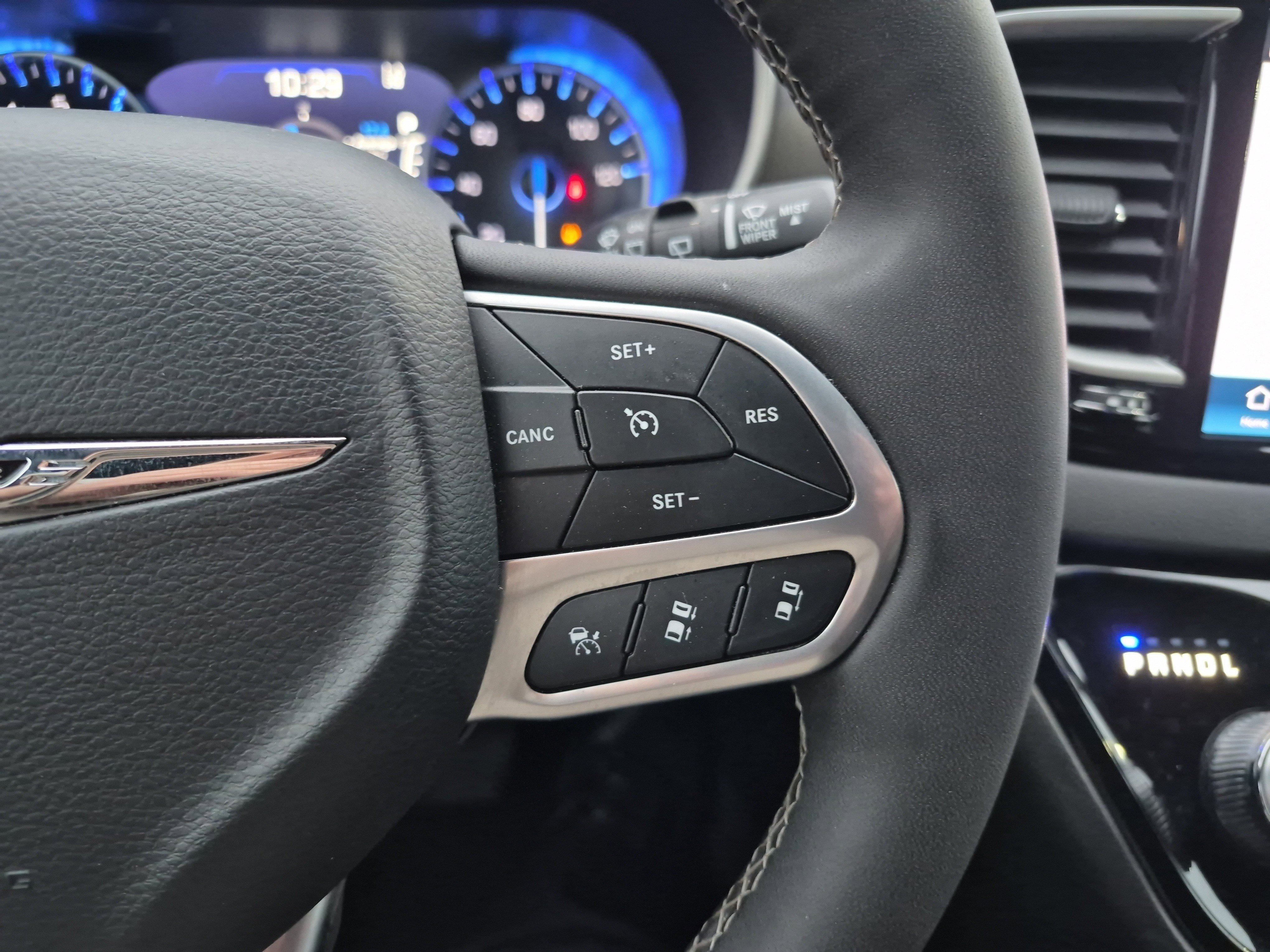 Used 2025 Chrysler Pacifica Select image 23