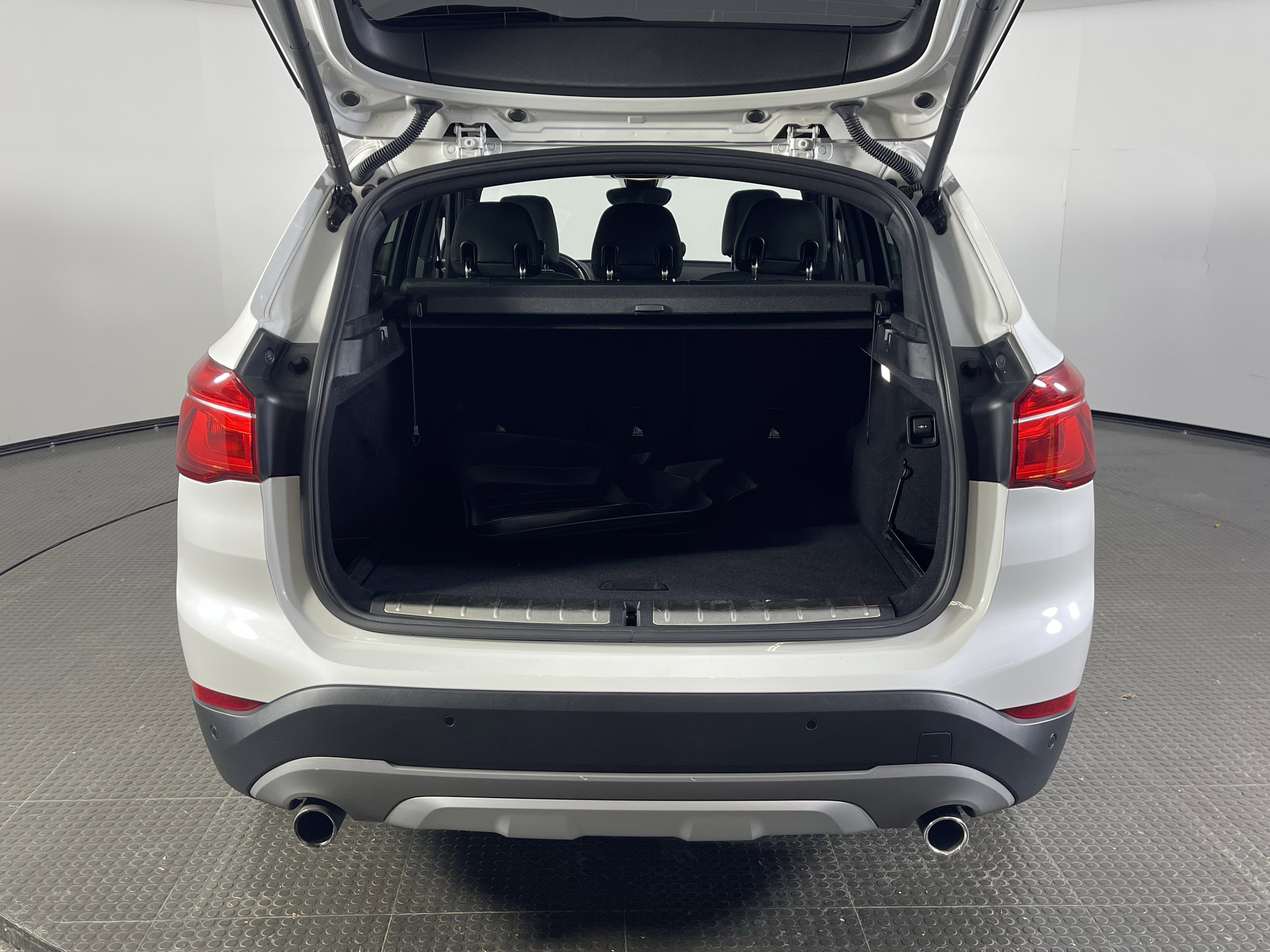 Used 2019 BMW X1 xDrive28i w/ Convenience Package image 8