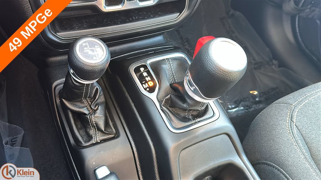 Used 2025 Jeep Wrangler Unlimited Sahara AWD/4WD image 24