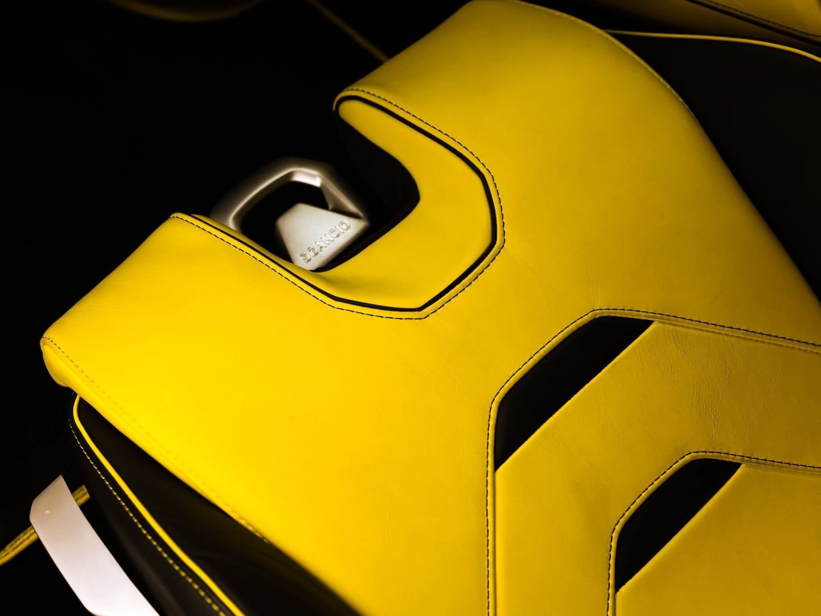 Used 2020 Lamborghini Huracan EVO RWD image 17