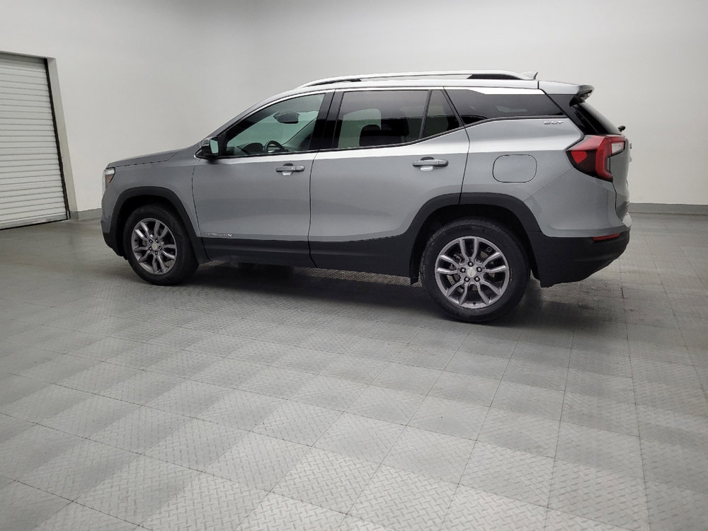 Used 2023 GMC Terrain SLT image 3
