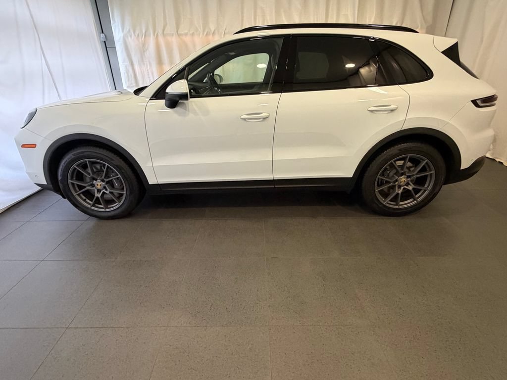 Certified 2024 Porsche Cayenne AWD/4WD image 2