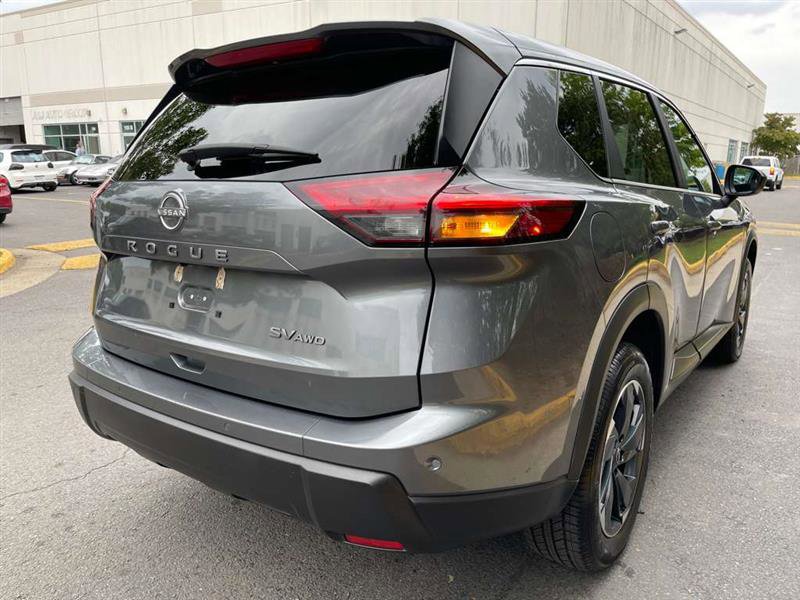 Used 2024 Nissan Rogue SV image 57