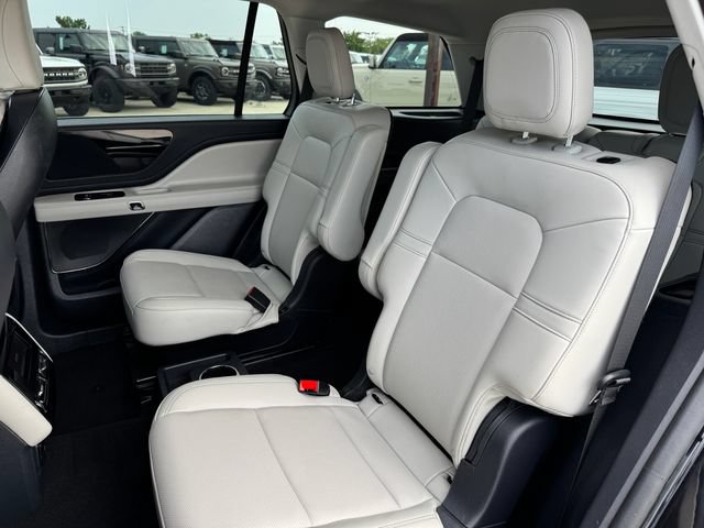 Used 2025 Lincoln Aviator AWD image 16
