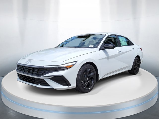 New 2026 Hyundai Elantra SEL Sport FWD image 2