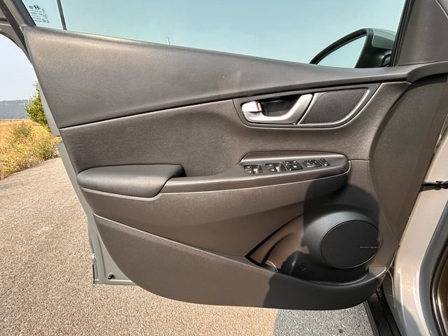 Used 2023 Hyundai Kona Limited image 24