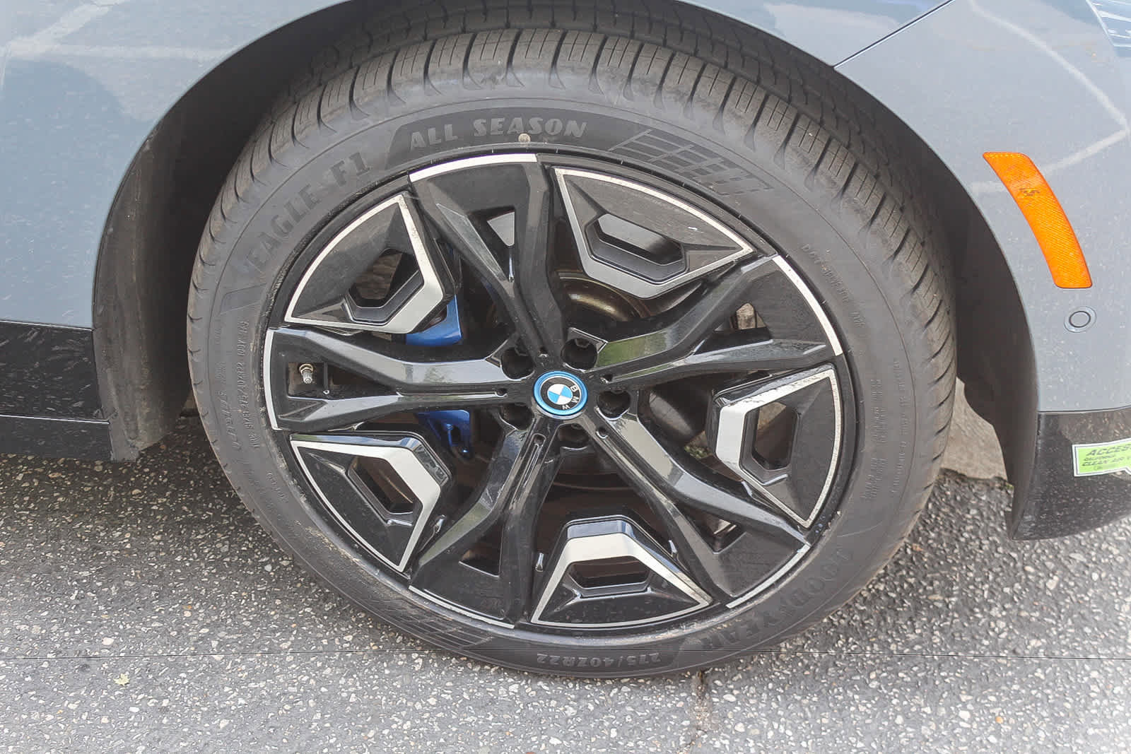 Used 2024 BMW iX xDrive50 w/ Sport Package AWD/4WD image 9