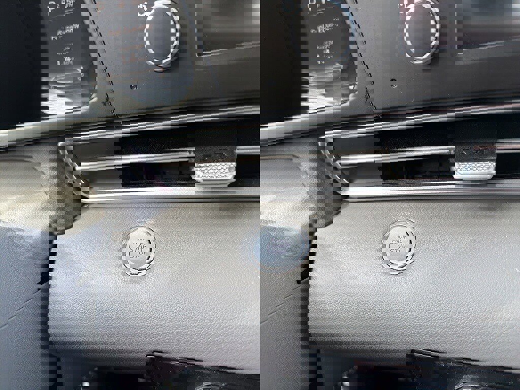 Certified 2023 Hyundai Elantra SEL image 33