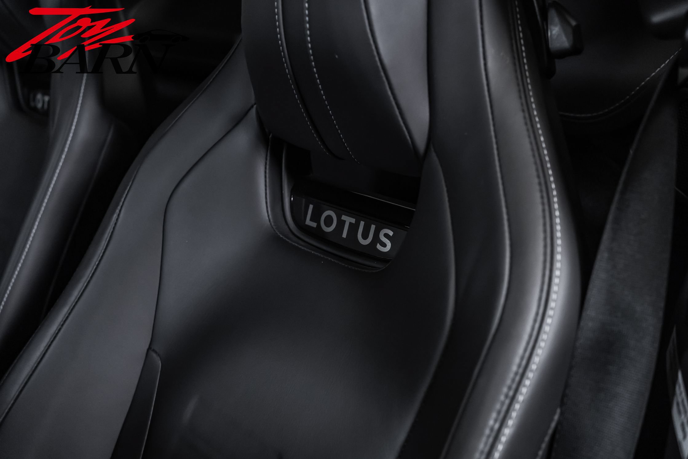 Used 2025 Lotus Emira RWD image 24