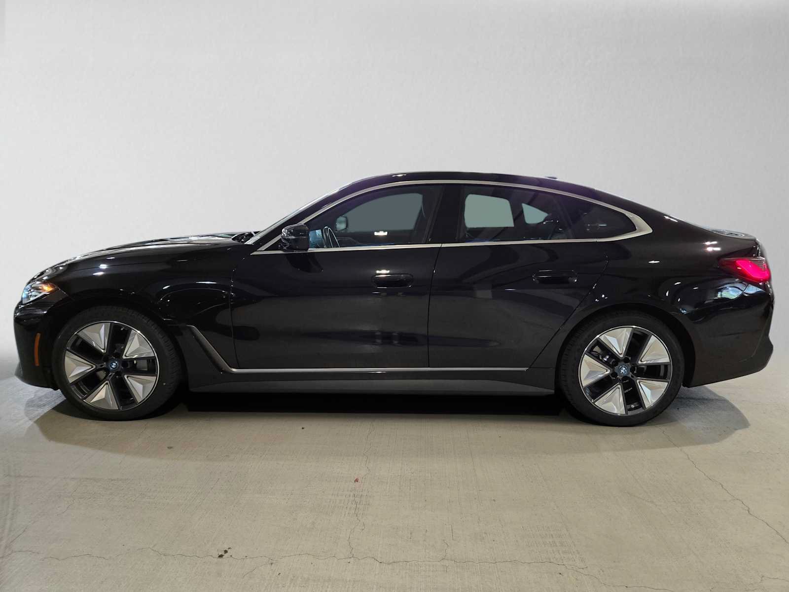 Used 2023 BMW i4 eDrive35 RWD image 6