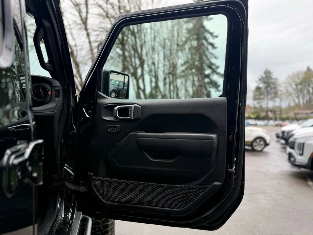 Used 2025 Jeep Wrangler Unlimited Rubicon image 16