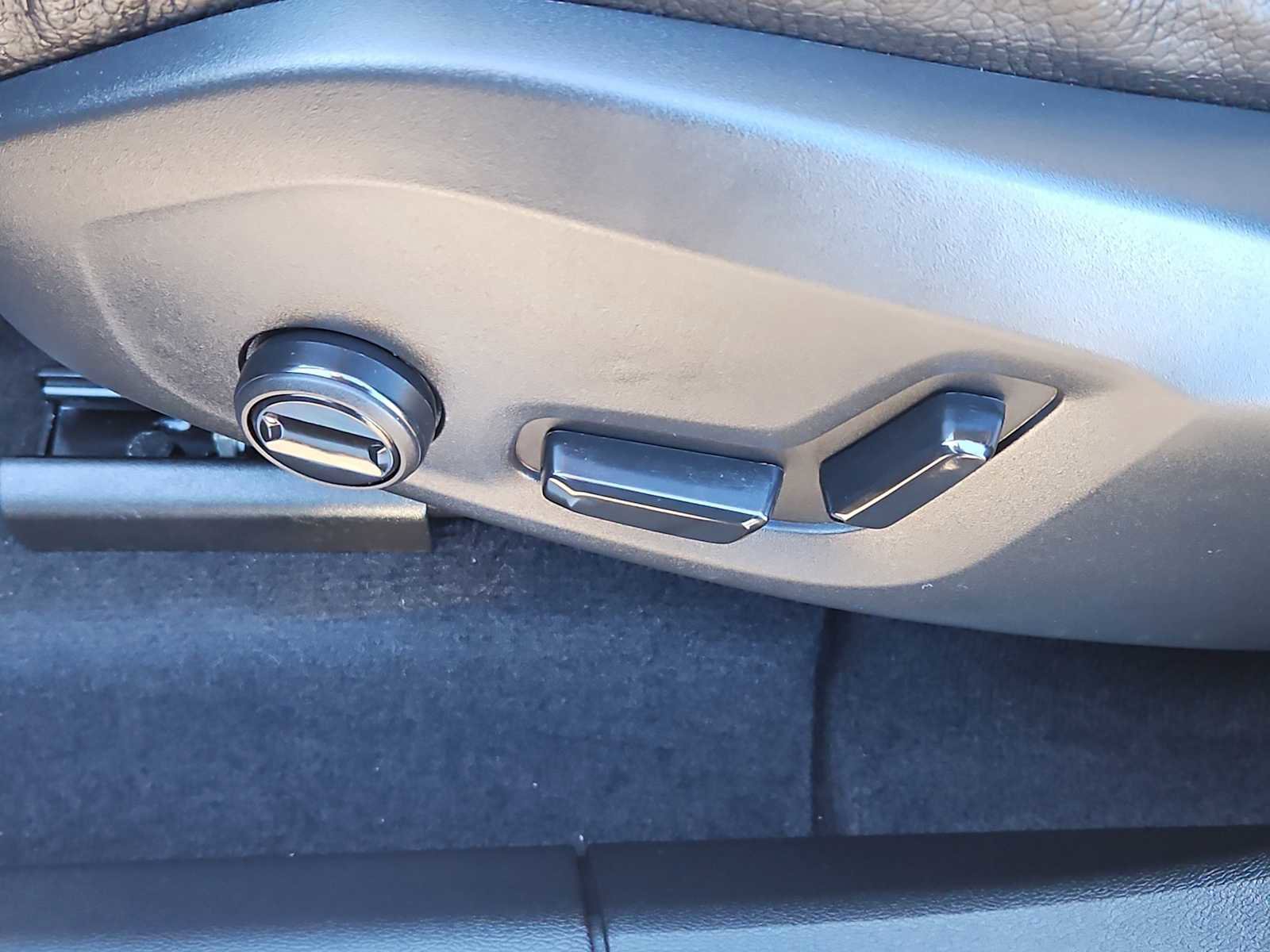 Used 2024 Volvo XC60 B5 Plus image 24