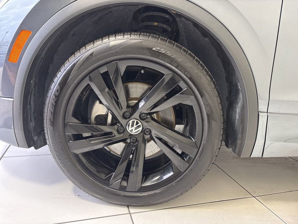 Used 2023 Volkswagen Tiguan SE R-Line image 9