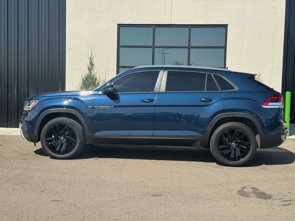 Used 2023 Volkswagen Atlas Cross Sport SE w/ Panoramic Sunroof Package image 2