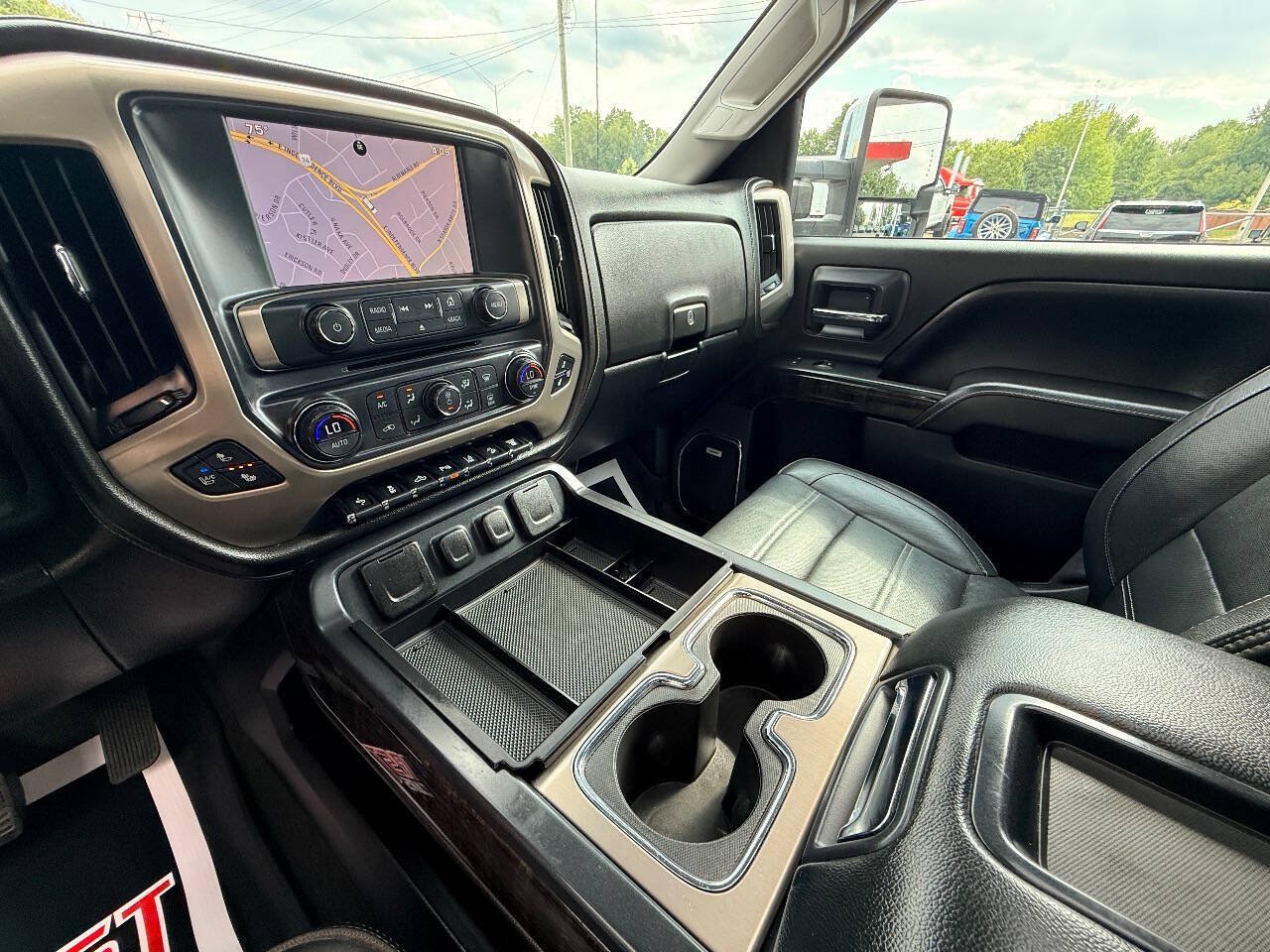Used 2015 GMC Sierra 2500 Denali w/ Duramax Plus Package AWD/4WD image 31