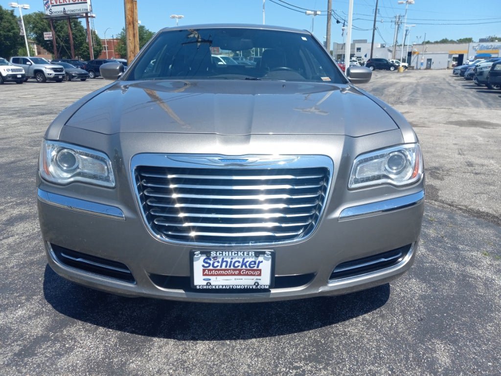 Used 2014 Chrysler 300 RWD image 4