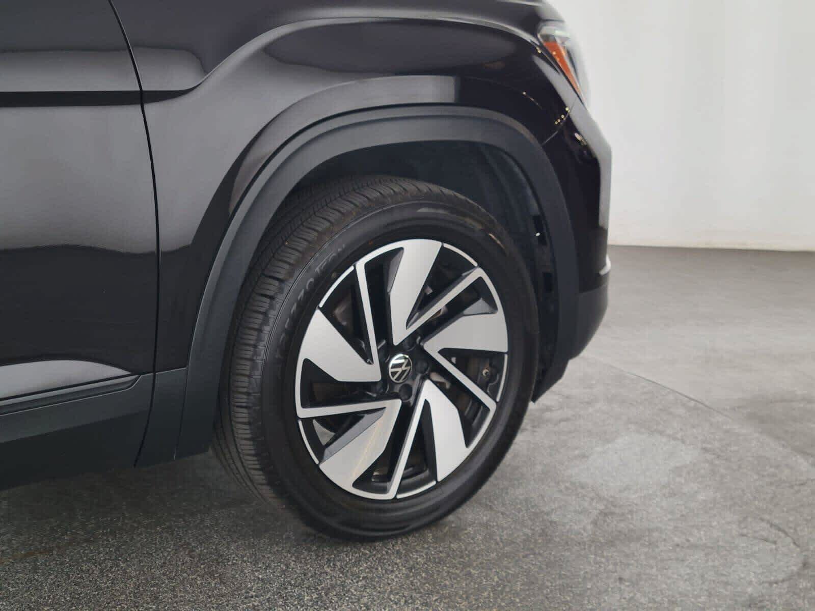 Used 2025 Volkswagen Atlas SE AWD/4WD image 9