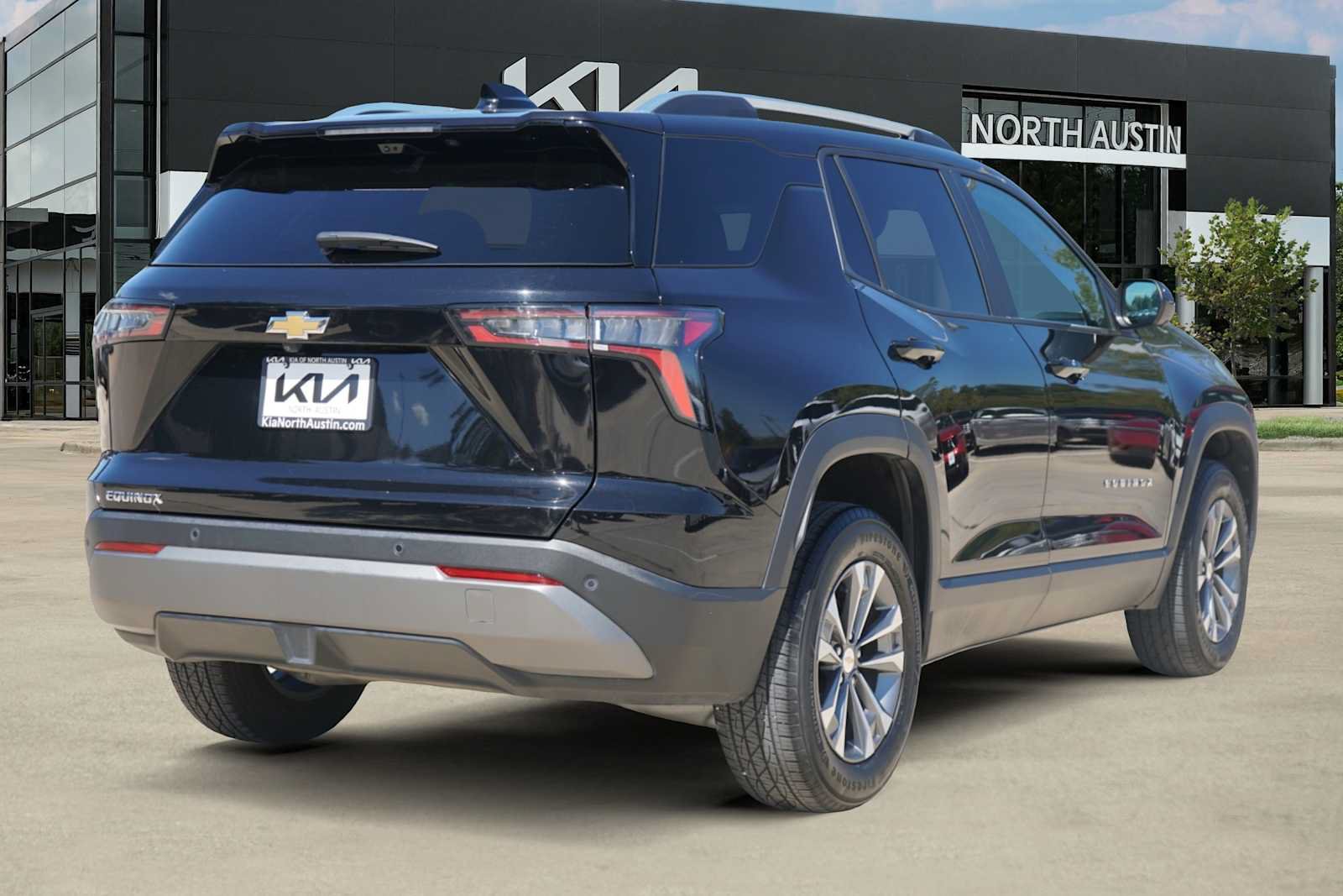 Used 2025 Chevrolet Equinox LT w/ Convenience Package II FWD image 5