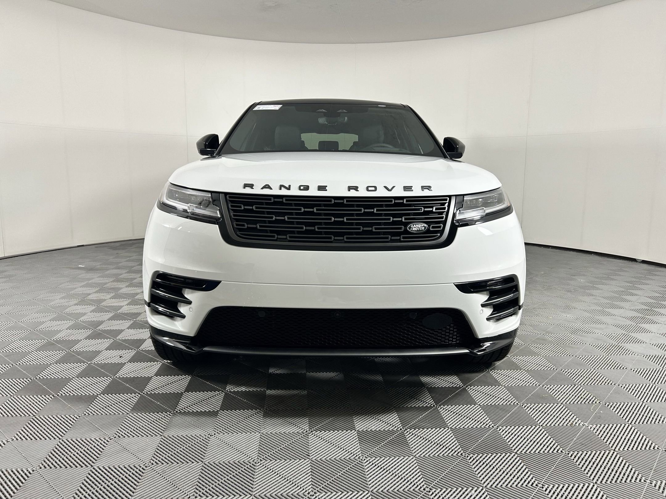 New 2026 Land Rover Range Rover Velar Dynamic SE image 4