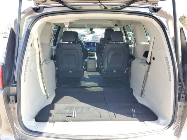 Used 2017 Chrysler Pacifica Touring-L Plus w/ Tire & Wheel Group image 7