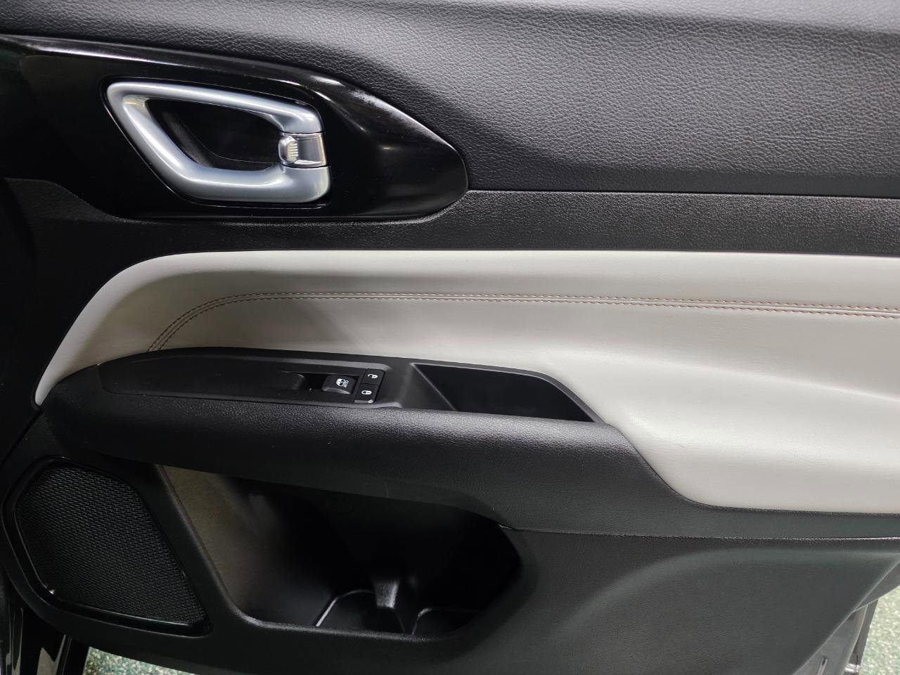 Used 2022 Jeep Compass Limited w/ Elite Group image 28