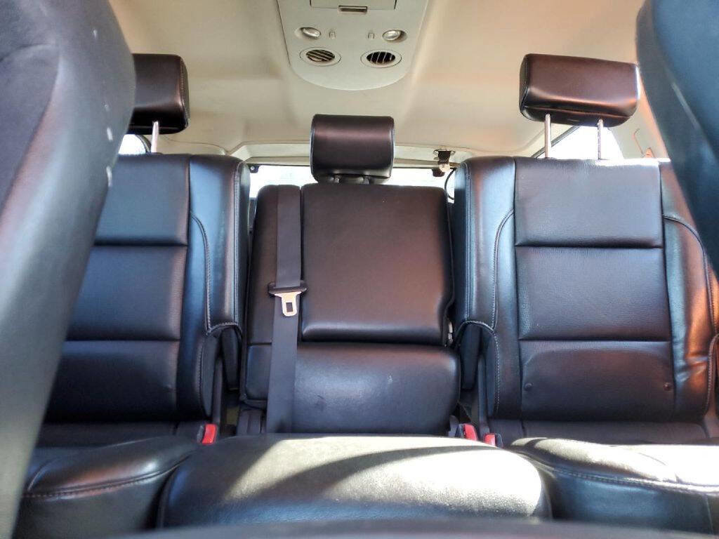 Used 2011 Nissan Armada Platinum image 10