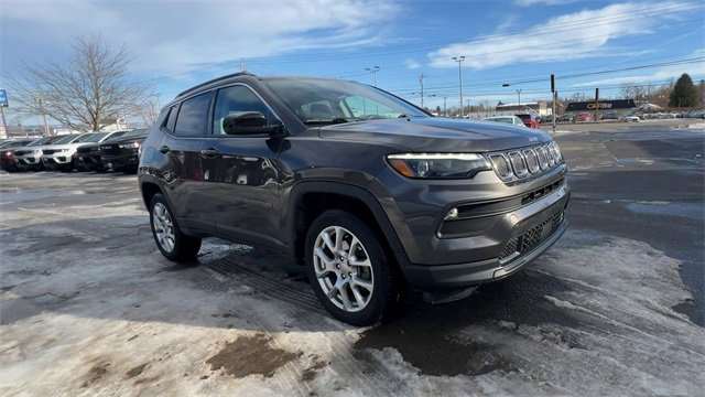 Used 2022 Jeep Compass Latitude w/ Sun and Sound Group image 2