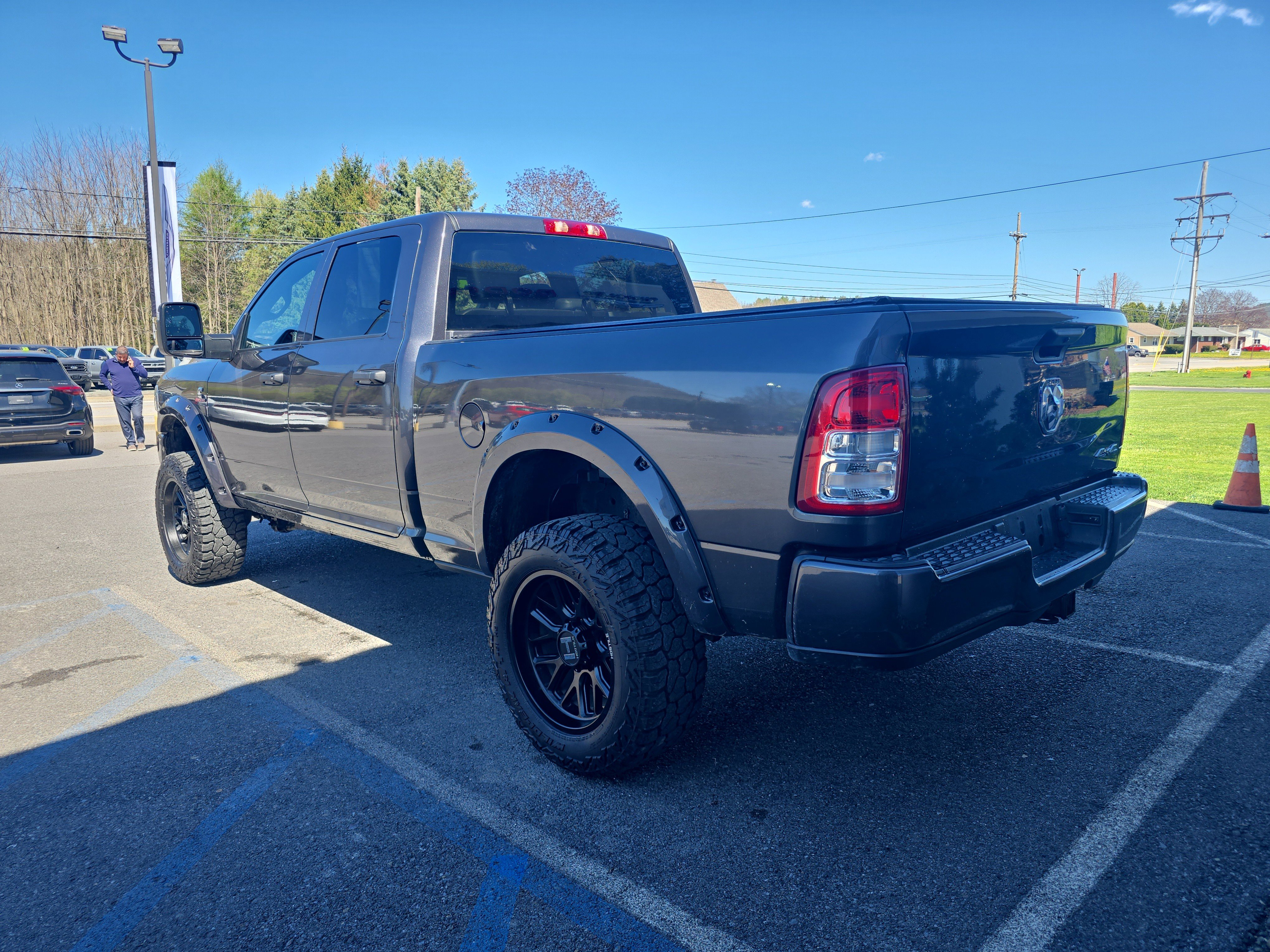Used 2024 RAM 3500 Tradesman w/ Chrome Appearance Group AWD/4WD image 6