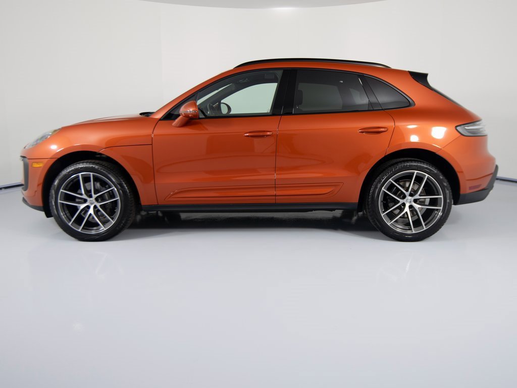 Certified 2025 Porsche Macan image 3