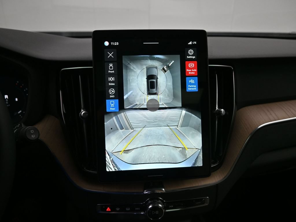 New 2026 Volvo XC60 B5 Plus w/ Climate Package AWD/4WD image 13