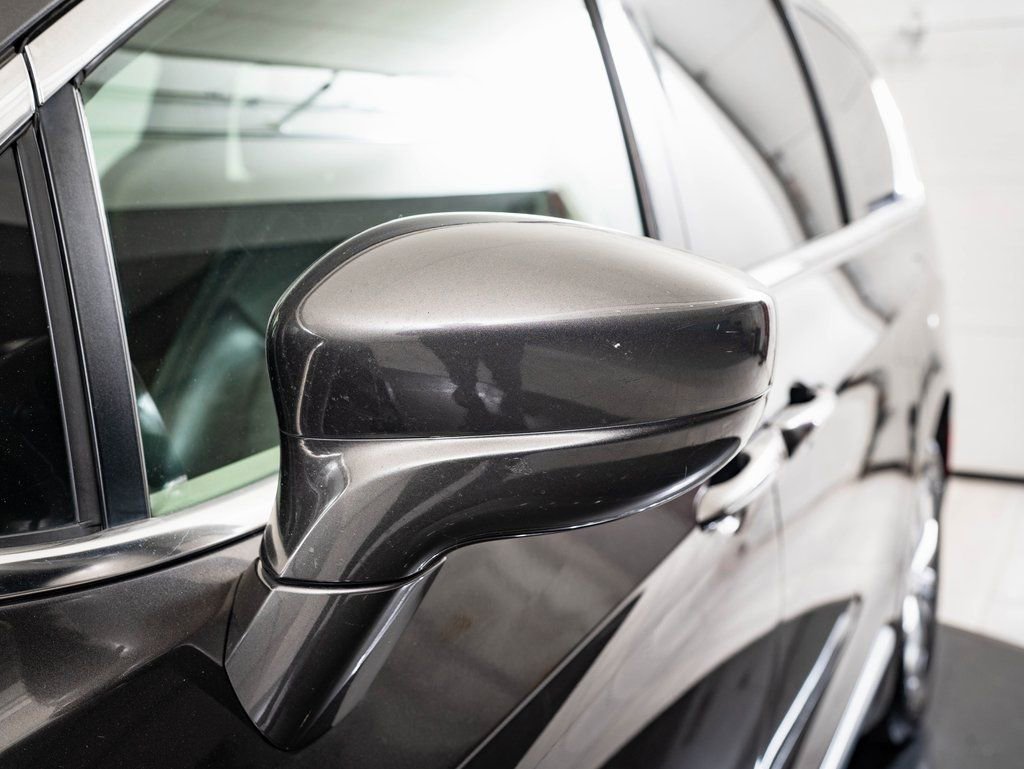 Used 2019 Chrysler Pacifica Touring-L image 14