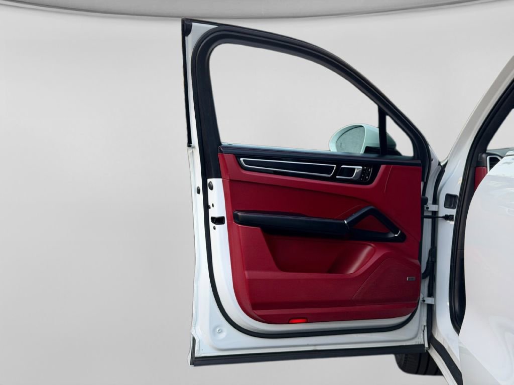 Used 2021 Porsche Cayenne GTS image 18