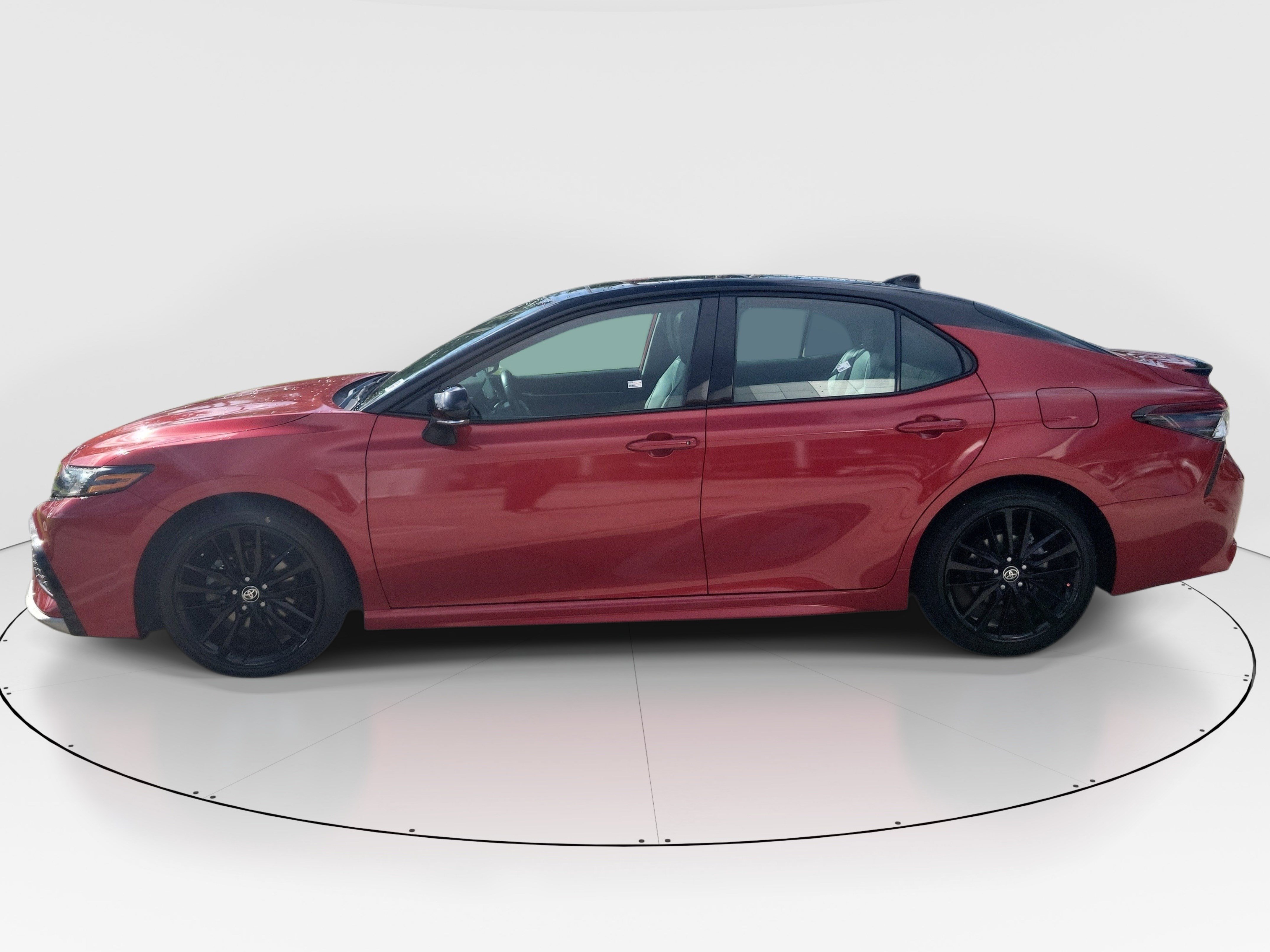 Used 2023 Toyota Camry XSE FWD image 4
