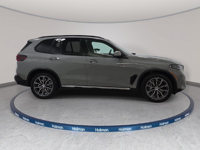 Certified 2025 BMW X5 xDrive40i w/ Parking Assistance Package AWD/4WD image 4