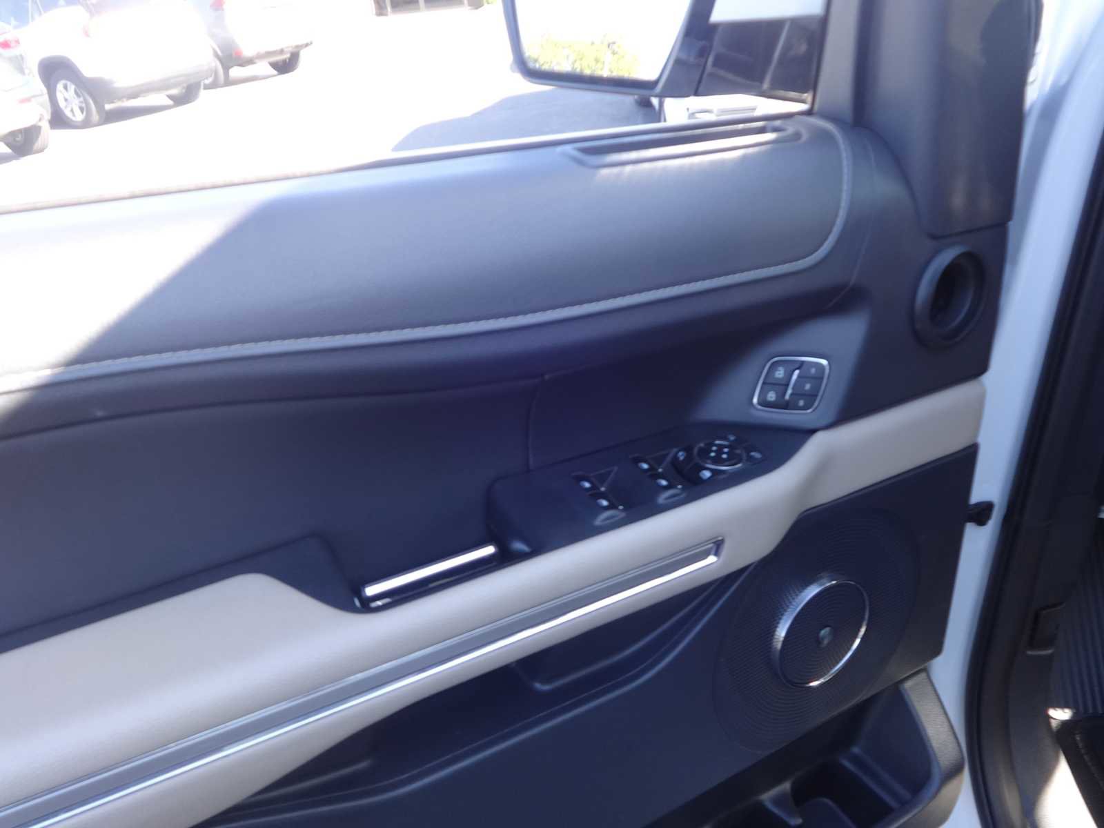 Used 2024 Ford Expedition Max Limited image 16