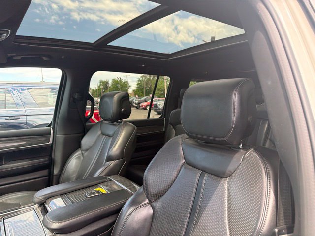 Used 2022 Jeep Wagoneer Series III w/ Premium Group I AWD/4WD image 25
