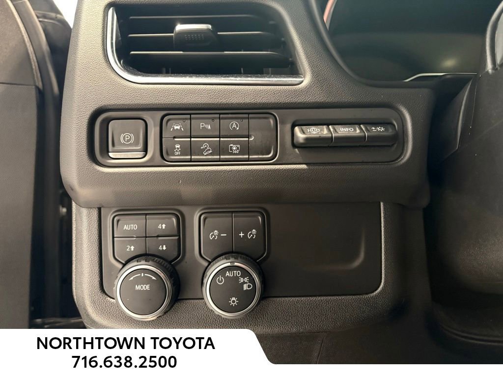 Used 2023 Chevrolet Suburban High Country AWD/4WD image 18