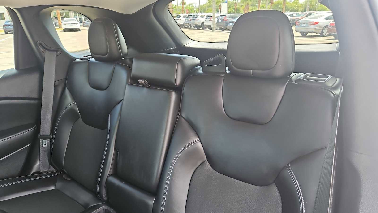 Used 2021 Jeep Cherokee Latitude Plus w/ Mopar Interior Package AWD/4WD image 24