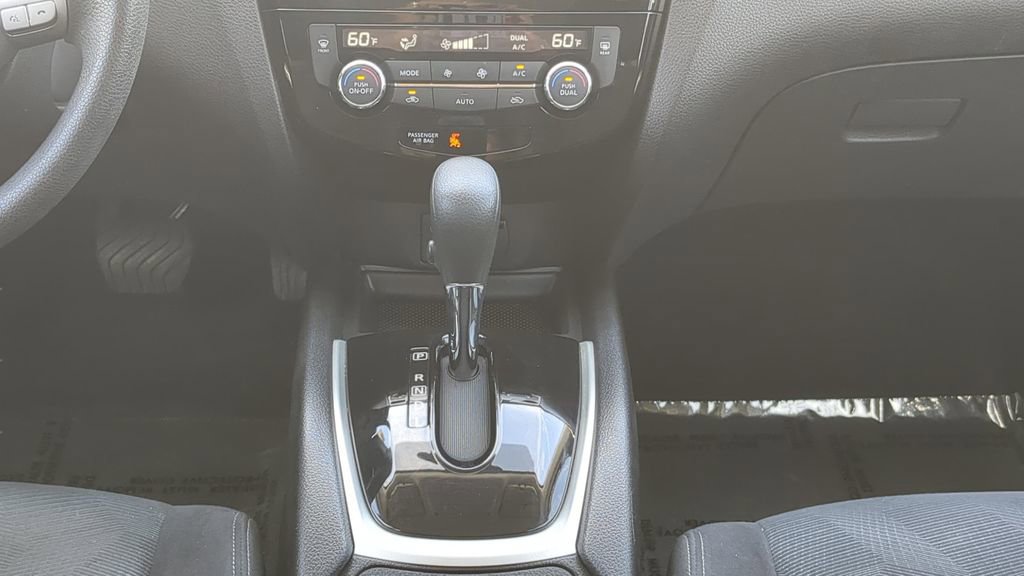 Used 2016 Nissan Rogue SV w/ SV Premium Package image 15