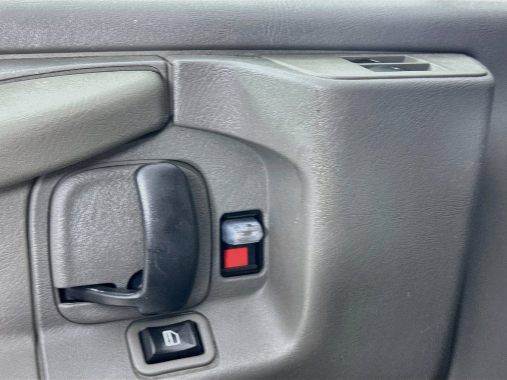 Used 2008 Chevrolet Express 3500 Extended Passenger RWD image 18