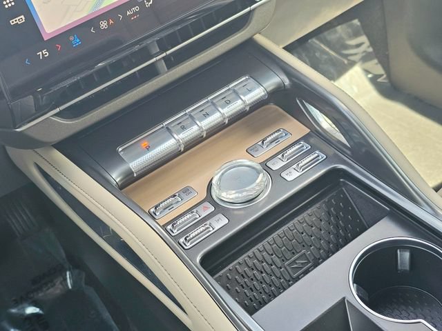 Used 2025 Lincoln Nautilus Reserve AWD/4WD image 36
